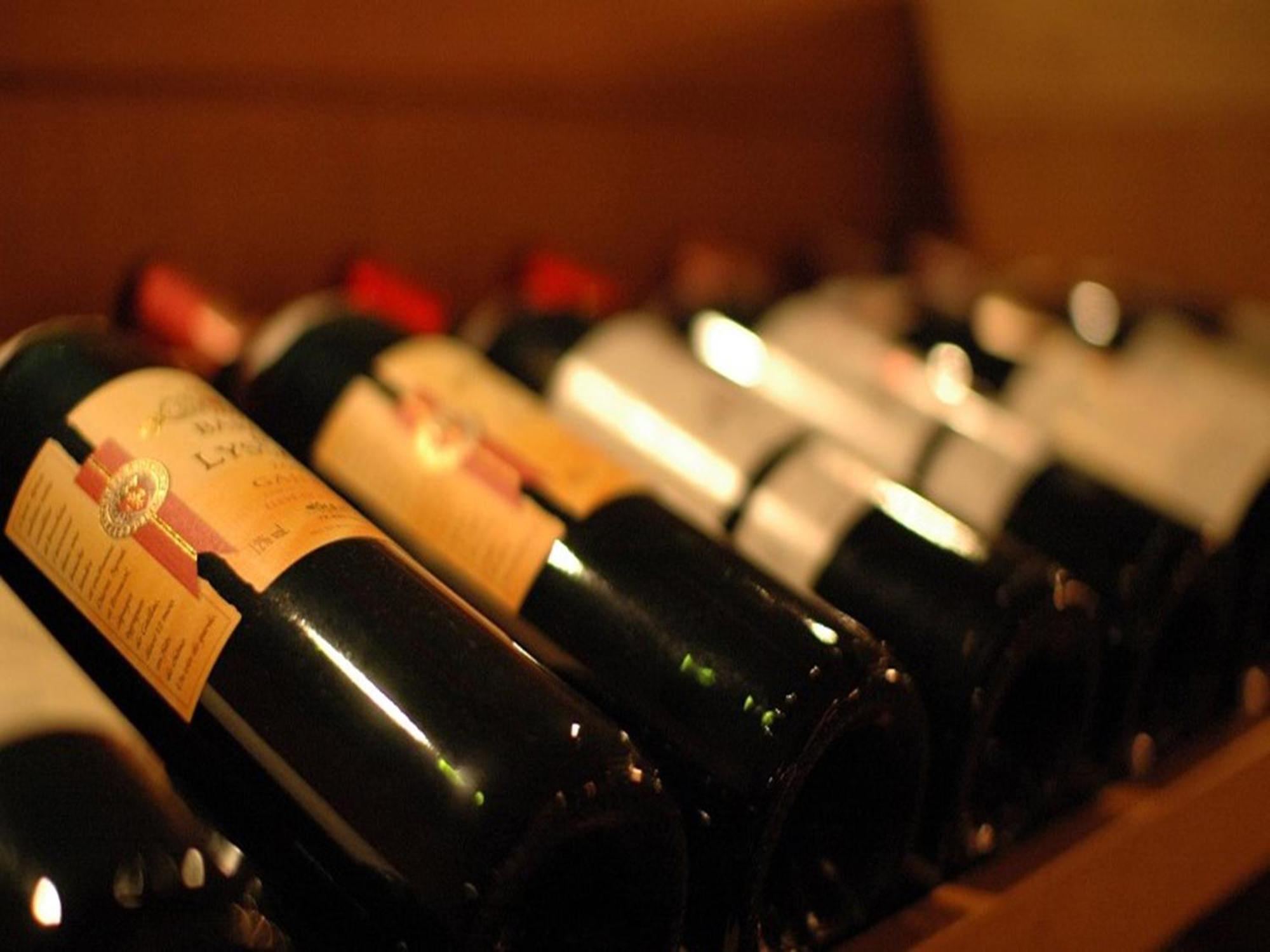 Shin Furano Prince Hotel Nakafurano Exterior foto Wine bottles
