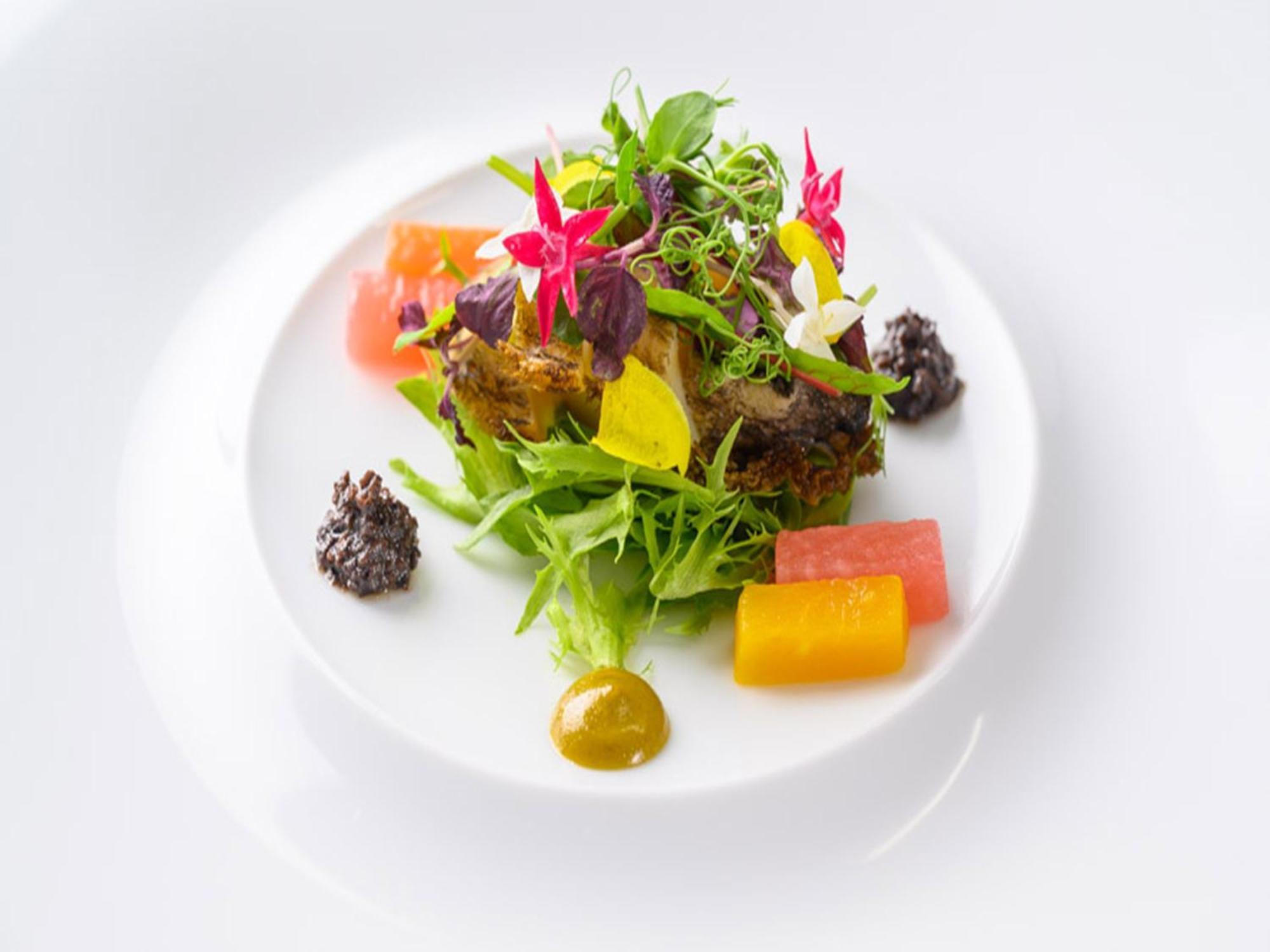 Shin Furano Prince Hotel Nakafurano Exterior foto A salad prepared by a culinary student