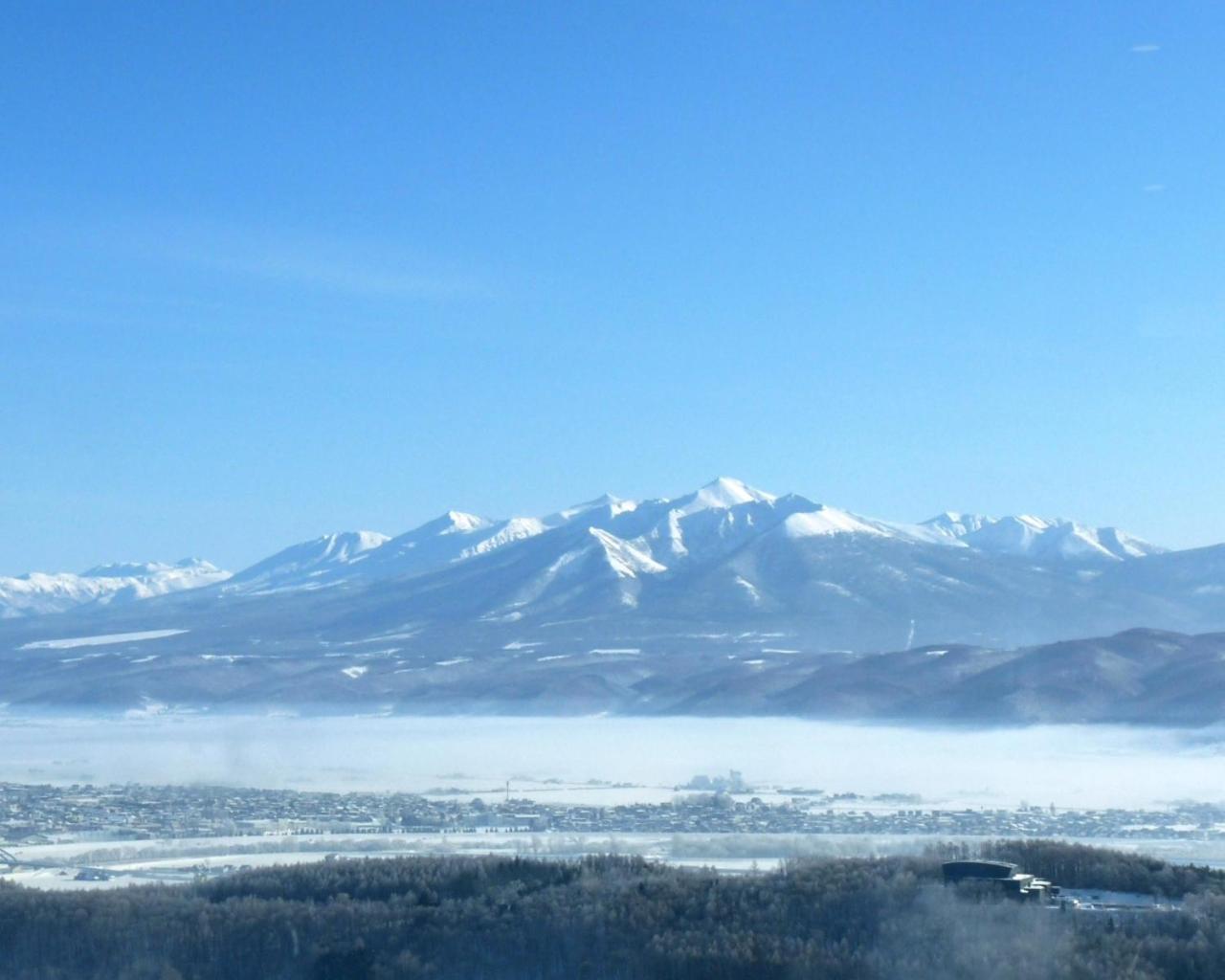 Shin Furano Prince Hotel Nakafurano Exterior foto View of the range from the west