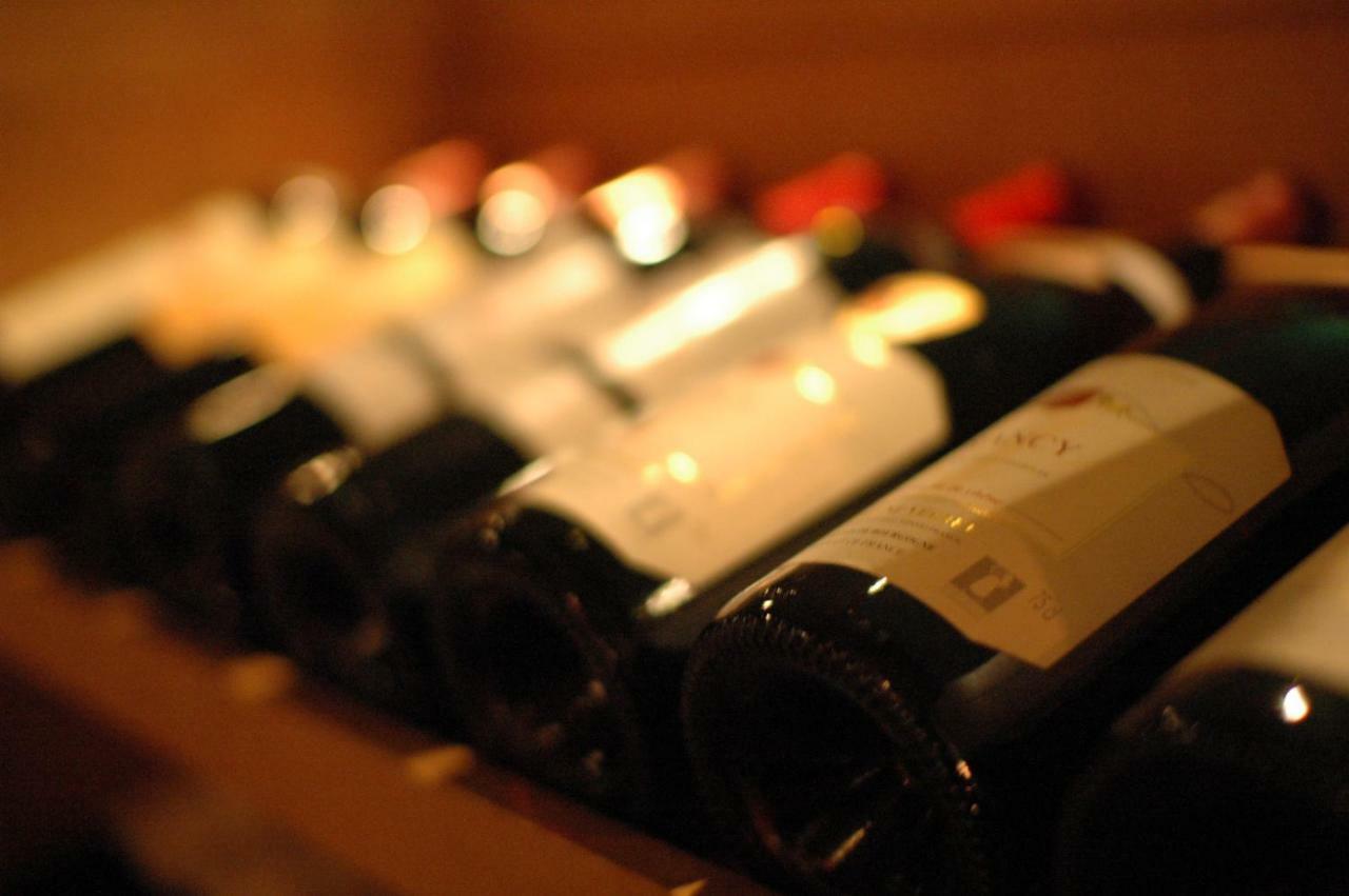 Shin Furano Prince Hotel Nakafurano Exterior foto Wine bottles in a wine rack